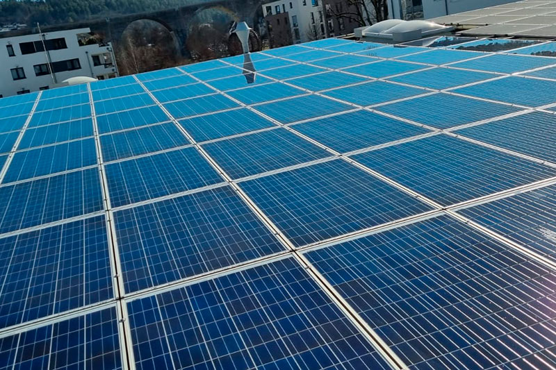 Reinigung von Photovoltaik Anlagen in Stuttgart